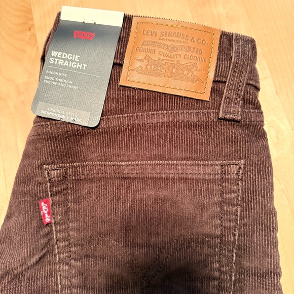 Levi’s Wedgie Straight Corduroy Pants - women’s 26x28 - Picture 2 of 8